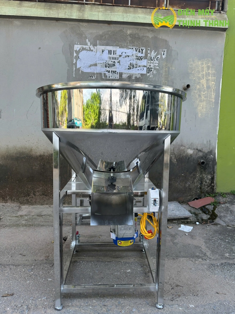 Hướng dẫn sử dụng và bảo trì máy trộn cám trục đứng Inox 50kg